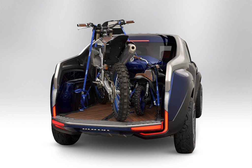 Cross Hub có thân xe ngắn nhưng rộng, phần thùng sau của chiếc xe vẫn có khả năng chở được một chiếc môtô cào cào hay xe ATV cỡ nhỏ.