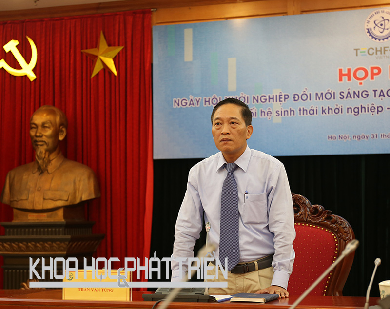 Thứ trưởng Trần Văn Tùng phát biểu tại buổi họp báo. Ảnh: Bích Ngọc