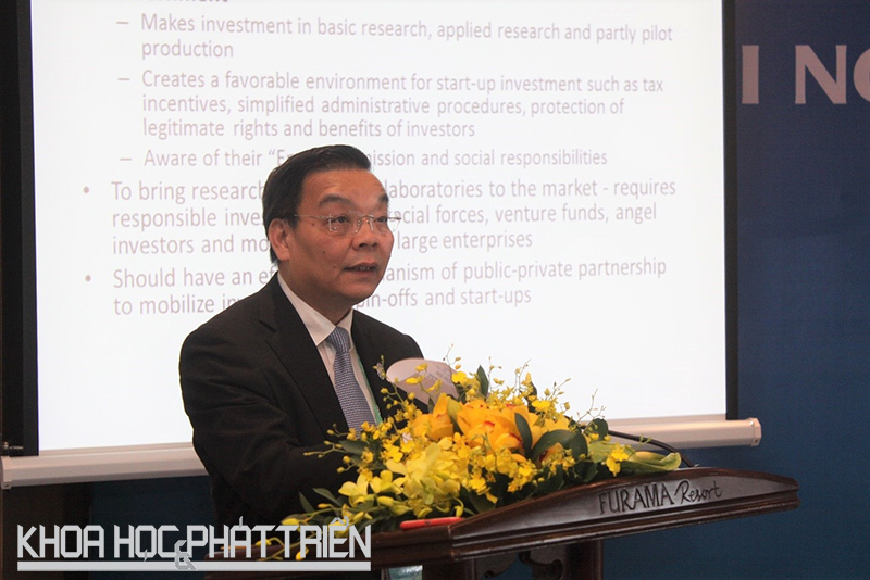  Bộ trưởng Bộ KH&CN Chu Ngọc Anh trình bày tham luận tại phiên 3 các hội thảo chuyên đề của Hội nghị Thượng đỉnh Kinh doanh Việt Nam 2017. Ảnh: Lê Tuyết