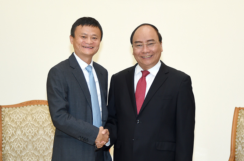 Thủ tướng Nguyễn Xuân Phúc và tỷ phú Jack Ma trong buổi hội kiến chiều 6/11 tại Hà Nội. Ảnh: Quang Hiếu