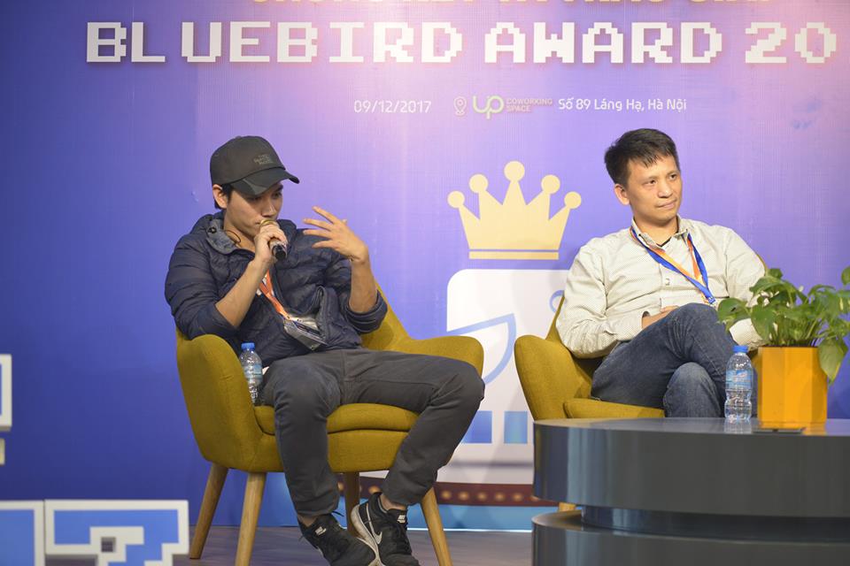 CEO/Co-Founder Amanotes Võ Tấn Bình (phải), Nguyễn Xuân Giang - CEO Diffcat (trái) chia sẻ với cộng đồng làm game Việt tại Ngày hội Vietnam Mobile Game Exhibition 2017.