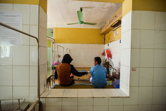 Việt Nam mua thuốc ARV rẻ hơn thuốc viện trợ đến 17%. Ảnh: Quỳnh Trang.