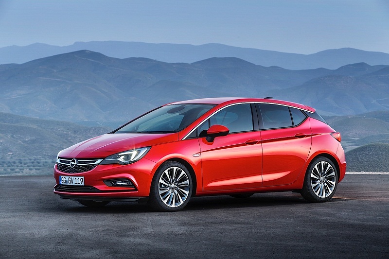 10. Opel/Vauxhall Astra (doanh số: 204.742 chiếc).