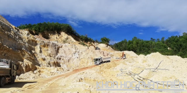 Khai thác Cao Lanh tại mỏ Lộc Châu