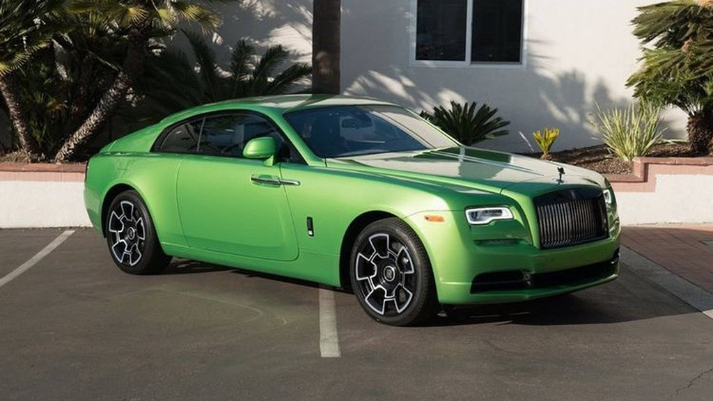 Khi sở hữu một chiếc Rolls-Royce, bạn luôn muốn chiếc xe của mình trở nên độc đáo và nổi bật. Một chủ nhân của chiếc Rolls-Royce Wraith đã quyết định thay áo cho chiếc coupe sang trọng này, giúp Wraith có sức hút đặc biệt hơn.