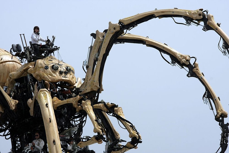 La Princesse là cỗ máy giống một con nhện khổng lồ phục vụ cho ngành giải trí. Nó nặng 40,5 tấn và cao 15 m. Nhện được thiết kế bởi một công ty sản xuất của Pháp tên là La Machine. Ảnh: Wikimedia.