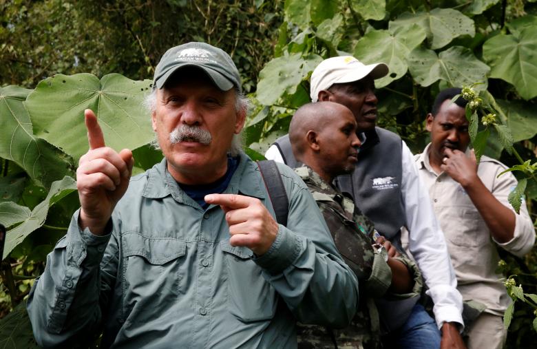 Nhà sinh thái học Craig Sholley tham gia chương trình “Gorillaz trekking” ở Rwanda.
