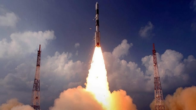 Ấn Độ phóng tên lửa đẩy mang theo 31 vệ tinh đưa lên quỹ đạo