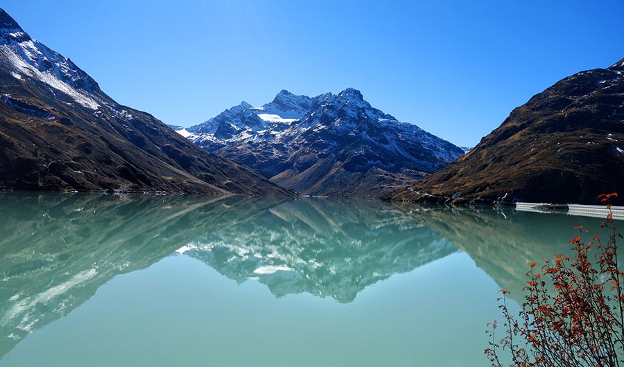 Suối băng tan ở dãy Alps, biên giới Thụy Sĩ với Áo. Ảnh: Shutterstock 