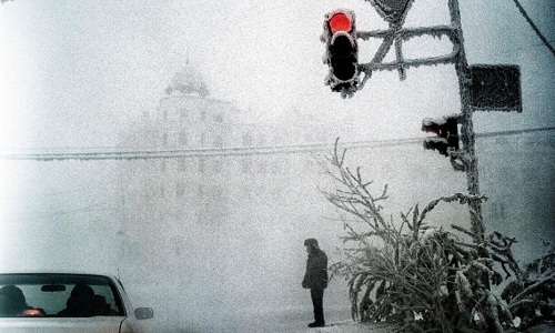 Đường phố mờ sương giá ở Yakutsk. Ảnh: Steeve Iuncker.
