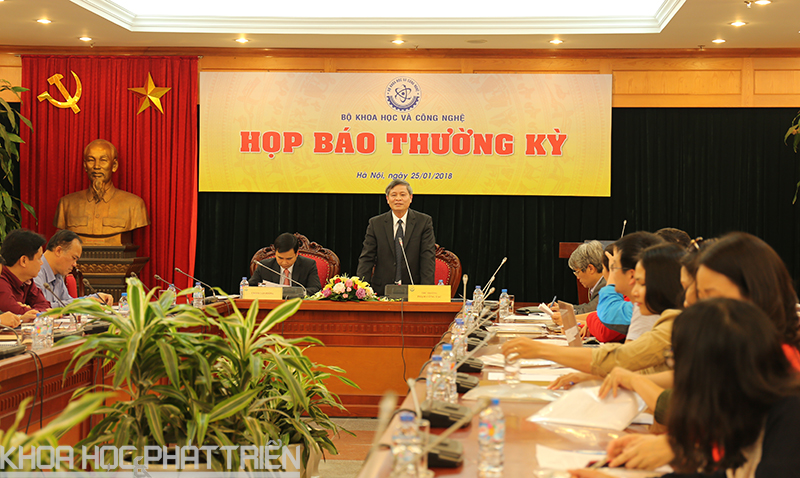 Thứ trưởng Phạm Công Tạc phát biểu tại buổi họp báo. Ảnh: BN
