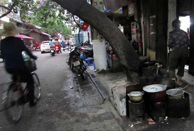 Bếp than tổ ong là một  trong những nguồn gây ô nhiễm không khí ở Hà Nội. 