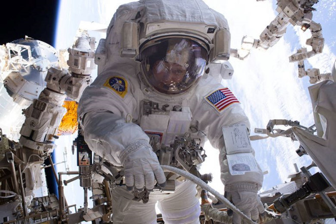   Phi hành gia người Mỹ Peggy Whitson đang giữ nhiều kỷ lục về đi bộ trong không gian. Ảnh: NASA.