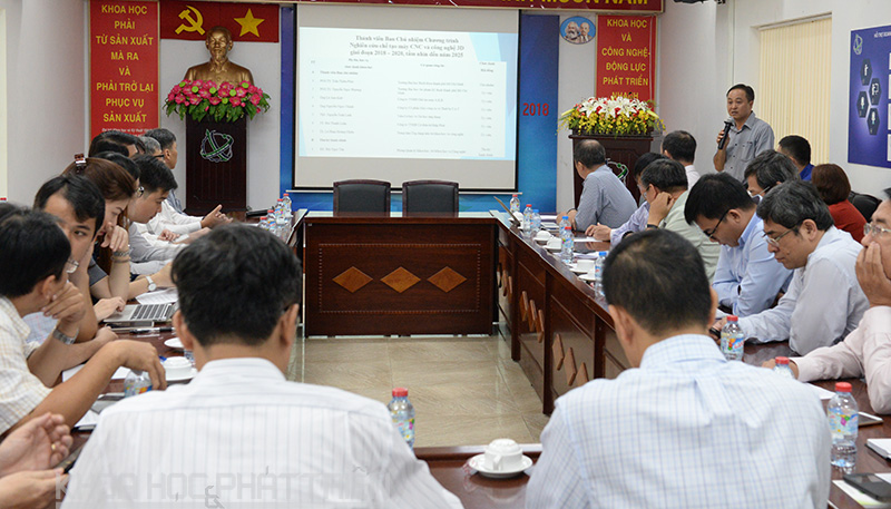 Ông Phạm Văn Xu giới thiệu các Chương trình mục tiêu
