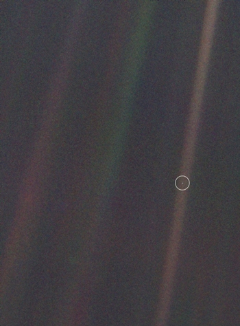  Bức ảnh chụp Trái Đất Pale Blue Dot. Ảnh: Unawe. 