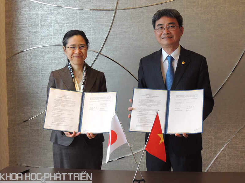 Cục trưởng Đinh Hữu Phí và Tổng Cục trưởng Naoko Munakata ký kết Thỏa thuận hợp tác giữa Cục Sở hữu trí tuệ và Cơ quan Sáng chế Nhật Bản 