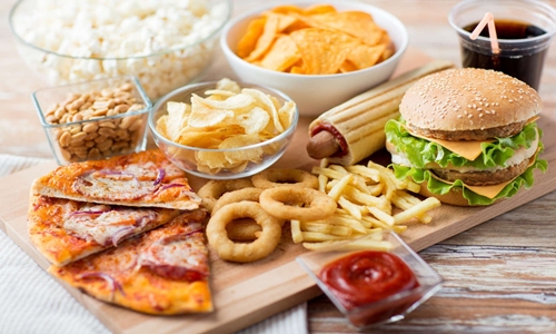 Thức ăn chứa nhiều calo thường có nhiều chất béo và đường. Ảnh: Wikimedia.