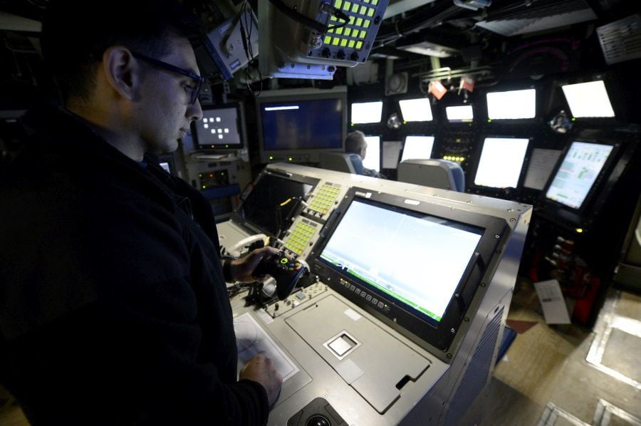 - Mỹ trang bị tay cầm máy chơi game XBox trên tàu ngầm hạt nhân tấn công của Hải quân. Ảnh: Futurism