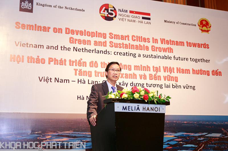 Thứ trưởng Bộ Xây dựng Nguyễn Đình Toàn phát biểu tại hội thảo.