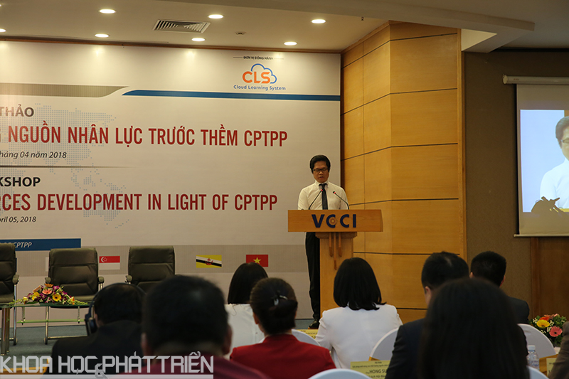 Ông Vũ Tiến Lộc phát biểu tại hội thảo. 