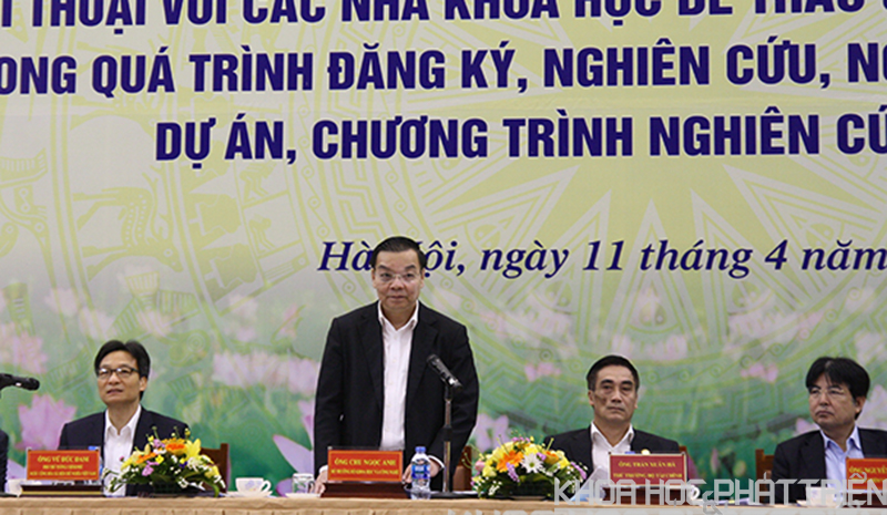 Bộ trưởng Chu Ngọc Anh phát biểu tại buổi đối thoại. Ảnh: BN.