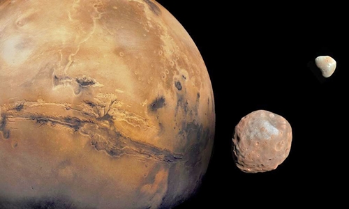 Hai mặt trăng của sao Hỏa có thể hình thành từ một vu va chạm lớn trong quá khứ. Ảnh: NASA.