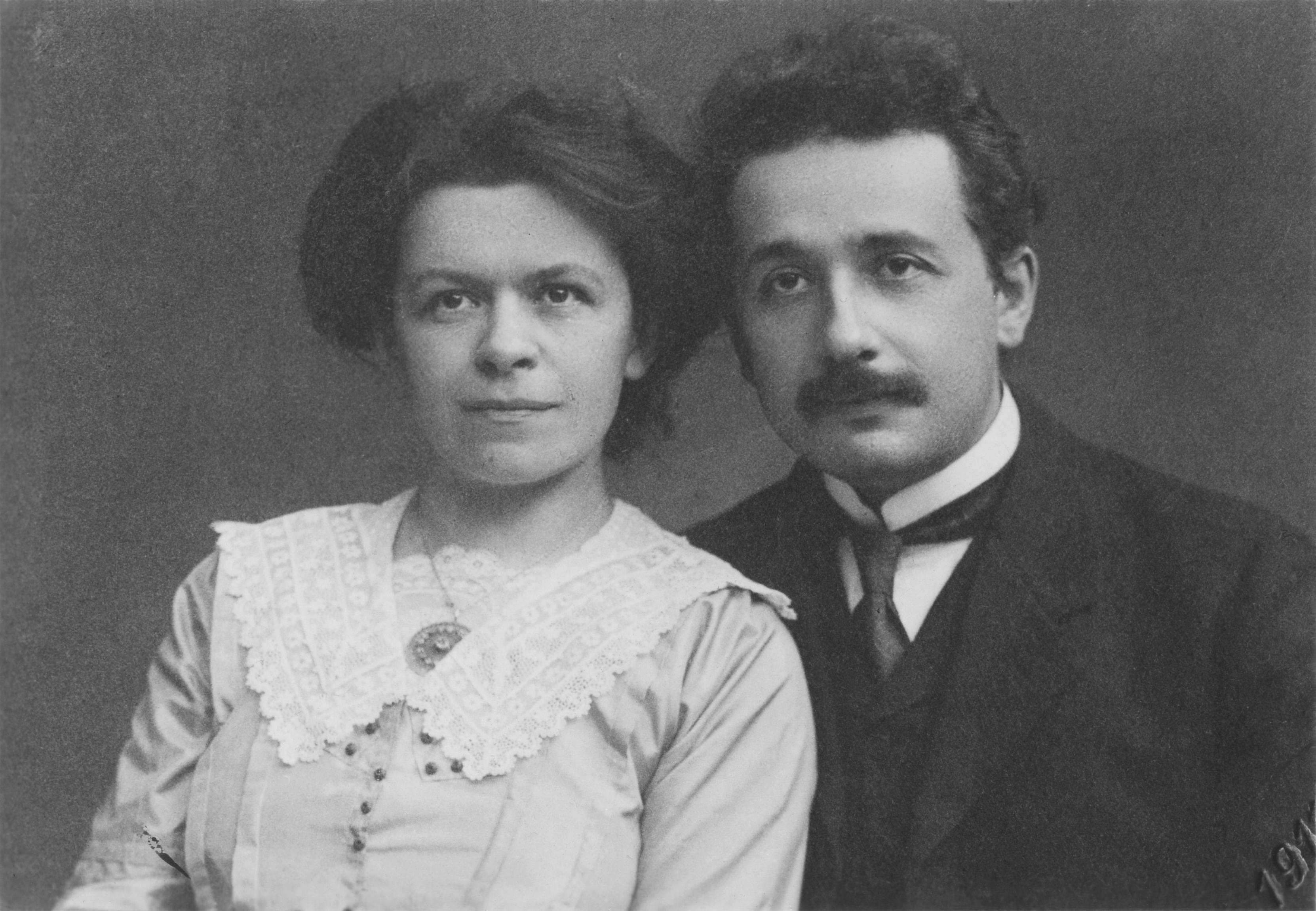 Enstein và vợ Mileva Maric. Ảnh: Delibere.fr  