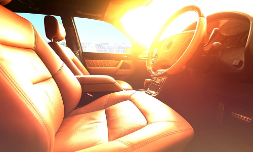 Nhiệt độ trong xe có thể tăng cao hơn nhiều so với nhiệt độ ngoài trời trong ngày nắng nóng. Ảnh minh họa: Sunday Times Driving.