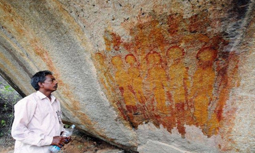Một trong những bức tranh được vẽ trên các hang động ở Charama, Ấn Độ. Ảnh: Amit Bhardwaj.