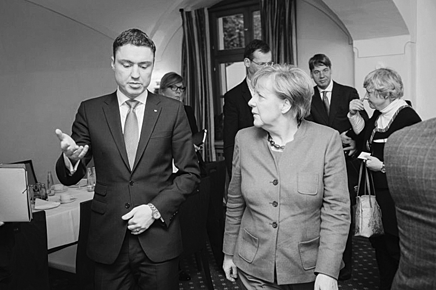 Ông Taavi Rõivas gặp gỡ Thủ tướng Đức Angela Merkel. 	 	Nguồn: Valitsus.ee
