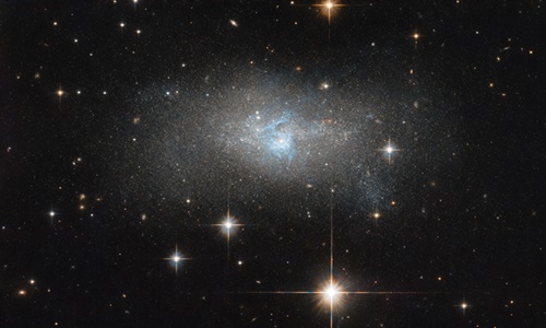 Thiên hà IC4870 là nơi nhiều ngôi sao mới ra đời. Ảnh: NASA.