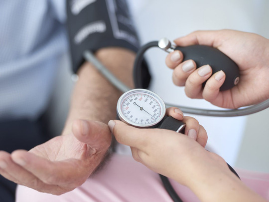 Đo huyết áp thường xuyên và kiểm soát nó dưới 130/80 mmHg là rất cần thiết - ảnh: CTV NEWS