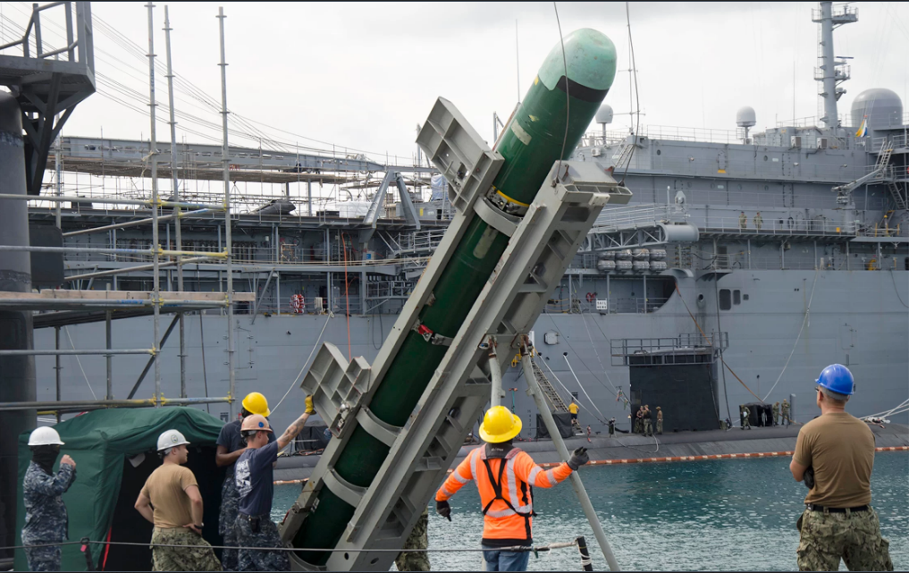 Ngư lôi MK48 của Hải quân Hoa Kỳ được triển khai tại căn cứ ở đảo Guam. Ảnh: US Navy