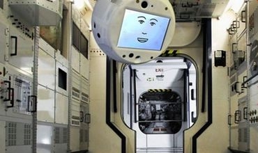 Robot Cimon do Công ty Airbus phát triển sẽ hiển thị thông tin quan trọng về các chuyến bay trên màn hình - Ảnh: Công ty Airbus