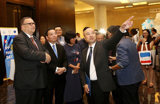 Bộ trưởng Chu Ngọc Anh nghe báo cáo về các kết quả hoạt động của IPP. Ảnh: Ngũ Hiệp