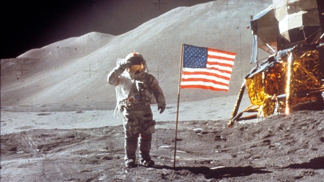 Trước khi người Mỹ đặt chân lên Mặt trăng, vệ tinh này rất có thể đã từng có sự sống riêng - Ảnh: Sky News