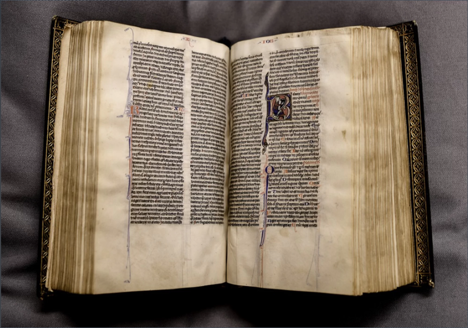 Cuốn Kinh Thánh Lyghfield được tìm thấy sau 500 năm thất lạc. Ảnh: Canterbury Cathedral.