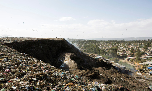 Bãi rác Koshe ở ngoại ô thành phố Addis Ababa. Ảnh: AFP.