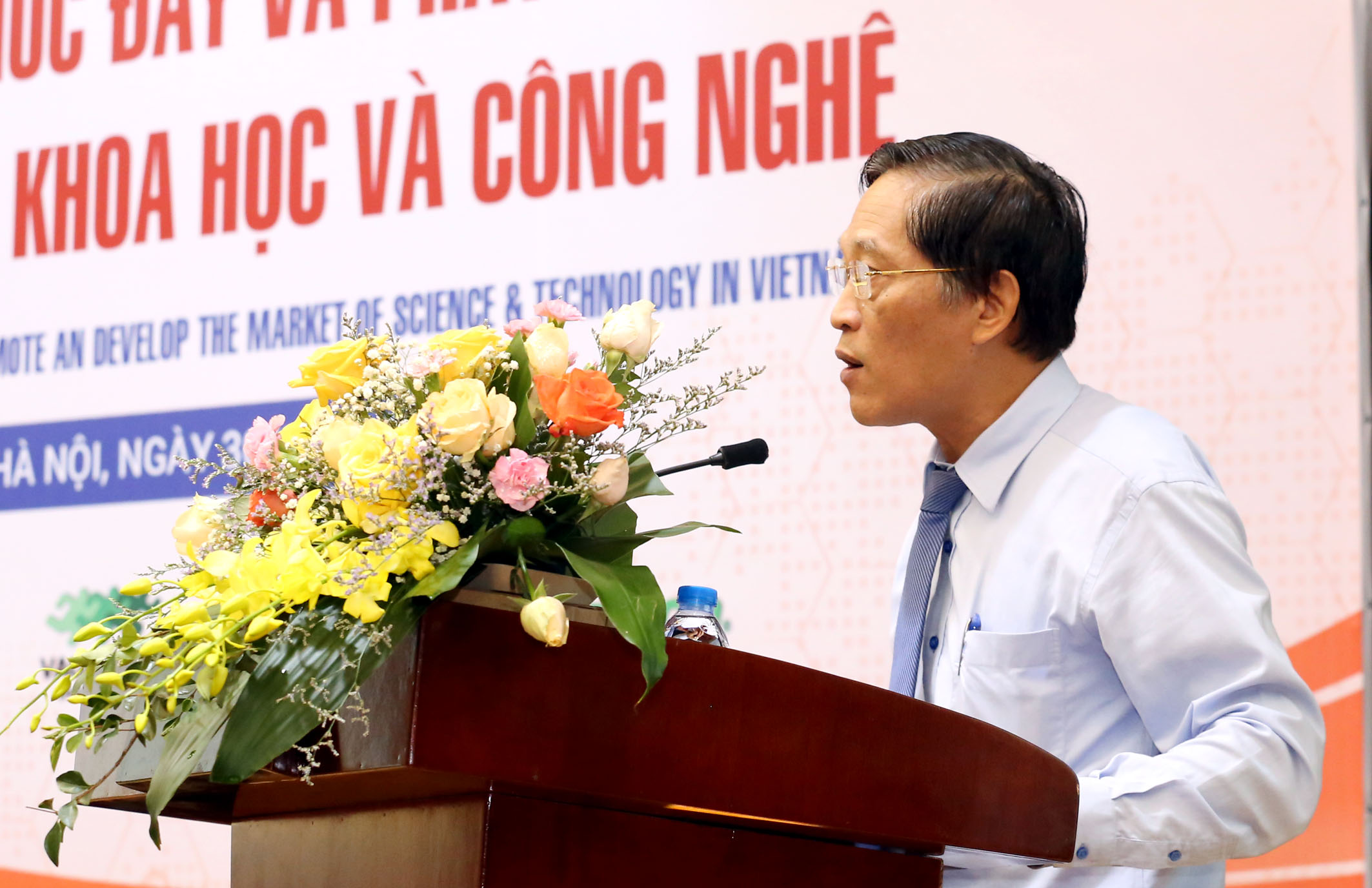 Thứ trưởng Trần Văn Tùng phát biểu tại hội thảo. 