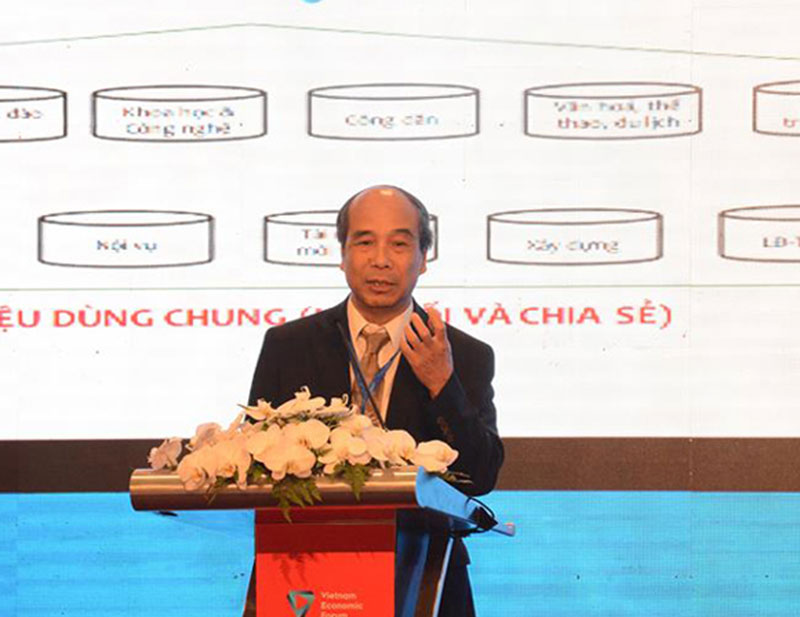 Giáo sư Hồ Tú Bảo phát biểu tại Diễn đàn ICT Summit 2018. Nguồn: Vietnamnet