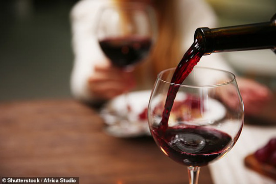Một thành phần trong rượu vang đỏ có thể điều chế thành thuốc trị viêm xương khớp cực hiệu quả