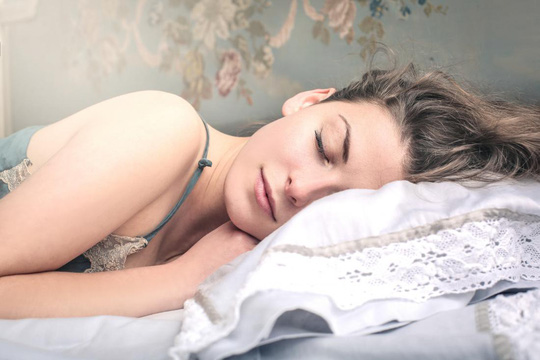 Giấc ngủ giúp cân bằng các hormone kiểm soát sự thèm ăn - ảnh minh họa