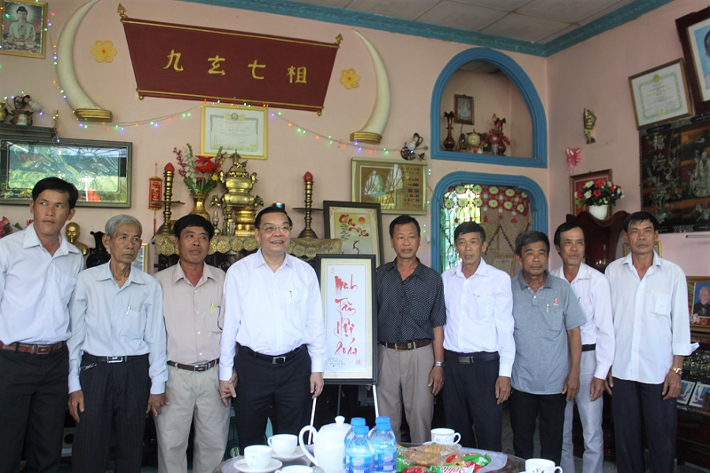 Bộ trưởng Bộ KH&CN đến thăm Minh Tân hội quán tại xã Mỹ Hội.