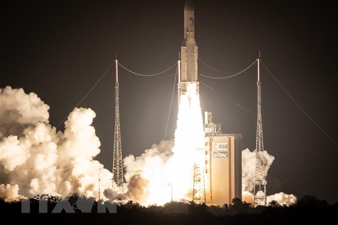 Tên lửa đẩy Ariane-5 được phóng từ bãi phóng ở Kourou, vùng lãnh thổ Guiana thuộc Pháp ngày 25/9/2018. (Ảnh: AFP/TTXVN)