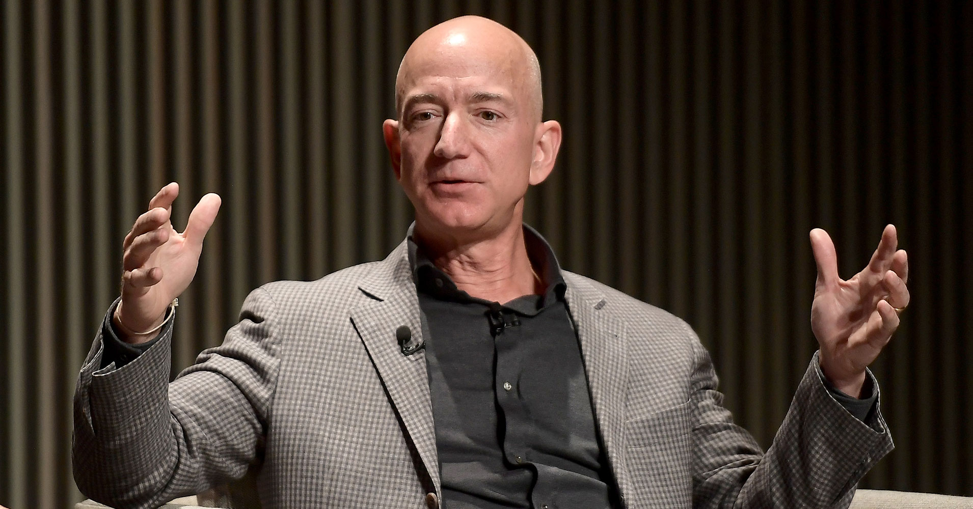 Jeff Bezos cho thấy mình không phải là người dễ dàng thỏa hiệp. Ảnh: Futurism.