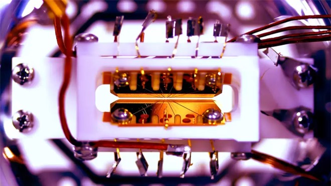 Lần đầu tiên chứng minh được máy tính lượng tử thực sự mạnh hơn máy tính cổ điển - Ảnh 2.
