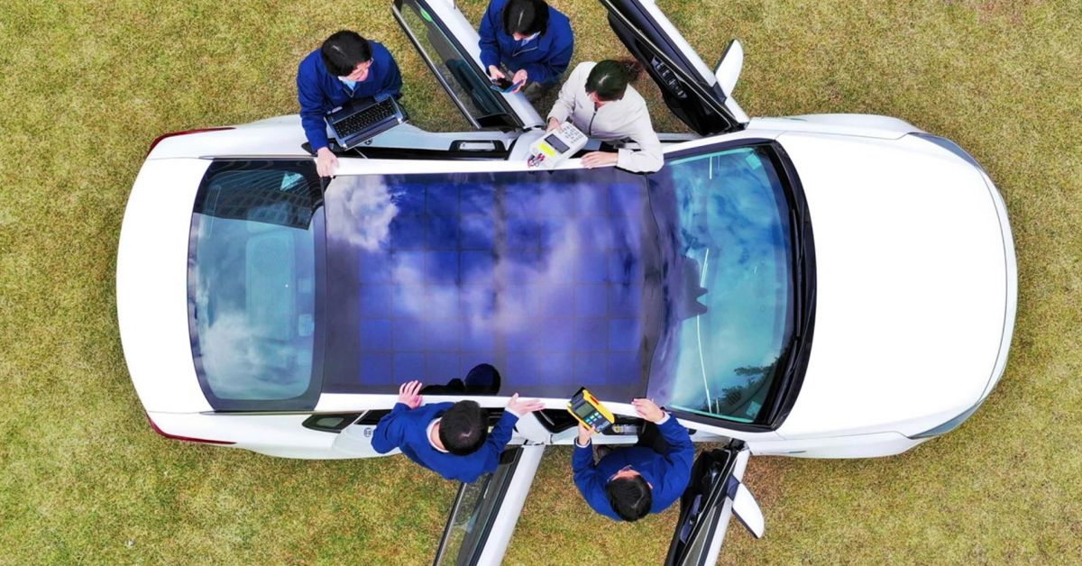 Xe hơi của Huyndai được lắp đặt pin mặt trời trên nóc. Ảnh: Huyndai Motor. 