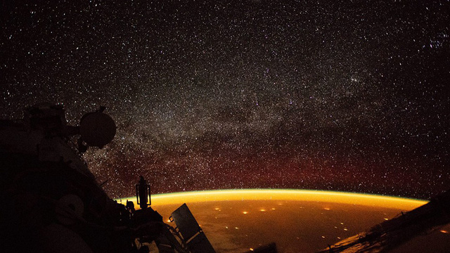 Hiện tượng khí huy (Airglow) được chụp lại từ Trạm vũ trụ quốc tế ISS.