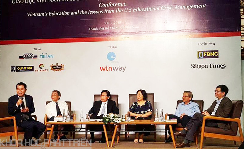 Các diễn giả trao đổi, thảo luận cùng đại biểu về hệ thống giáo dục Việt Nam