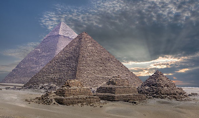 Nhiều nhà nghiên cứu đang tìm các bằng chứng cho thấy người Ai Cập cổ đại đã biết dùng điện và có thể dùng điện để xây các Kim tự tháp nổi tiếng.